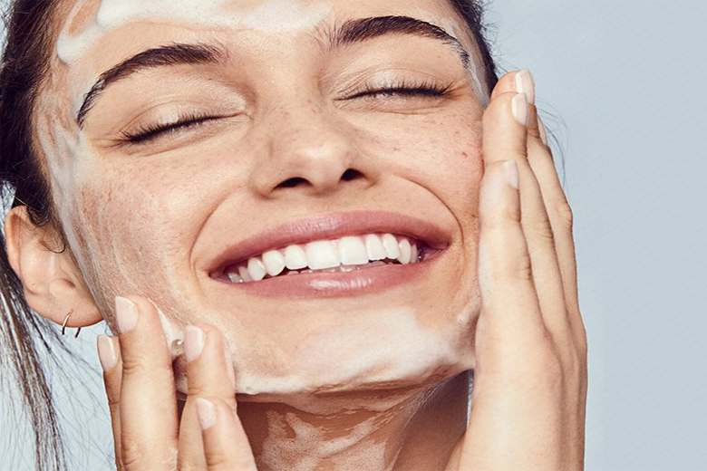 Vì sao Double Cleansing lại được nhieefi beauty blogger áp dụng trong quy trình skincare?