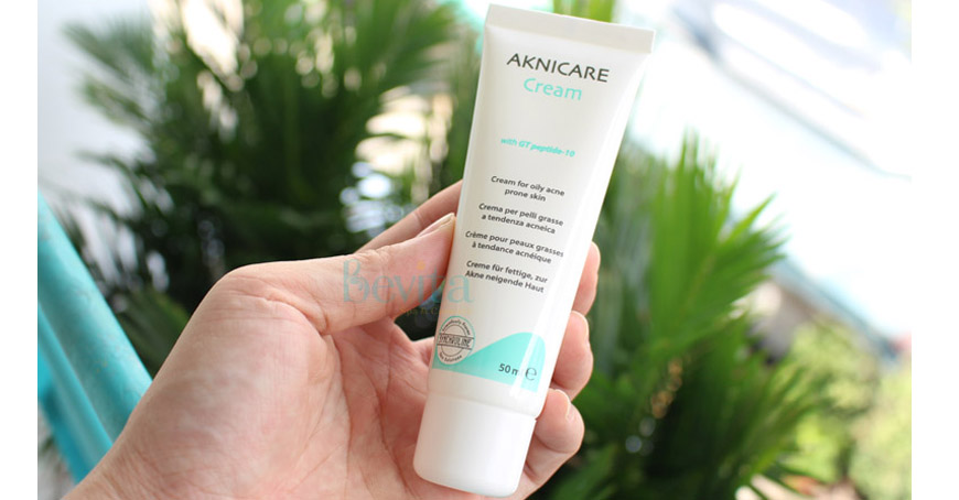 Review kem trị mụn Aknicare Cream: Hỗ trợ cấp ẩm và giảm nhờn, giảm viêm cho da